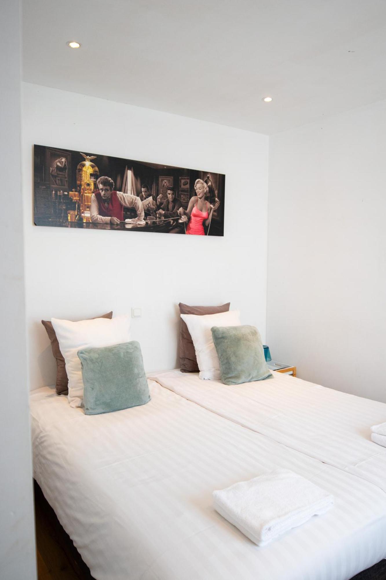 Bed and Breakfast Cafe 'T Vonderke Eindhoven Exterior foto